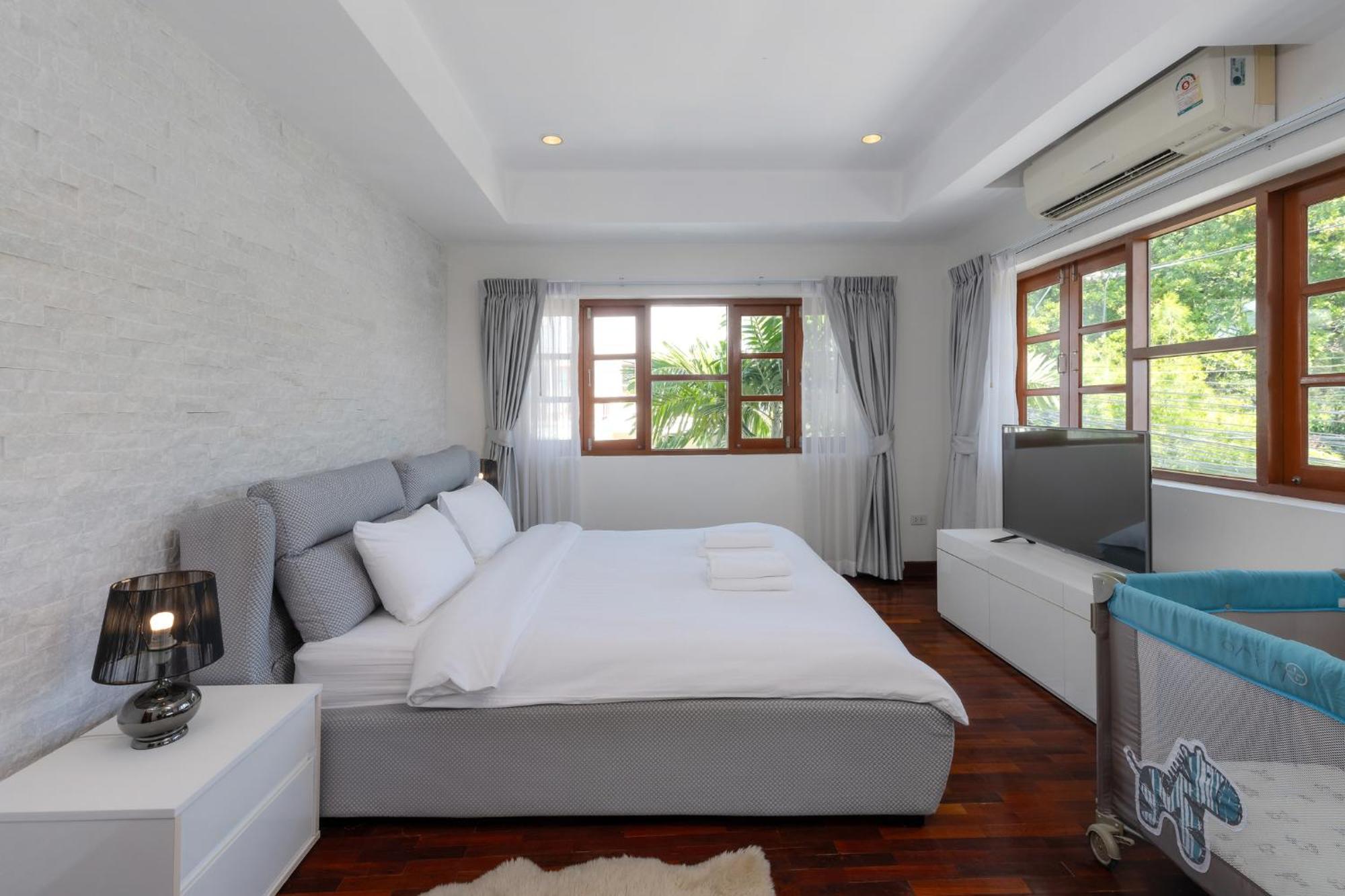 Stunning Villa With Pool And Tropical Garden ホアヒン郡 エクステリア 写真