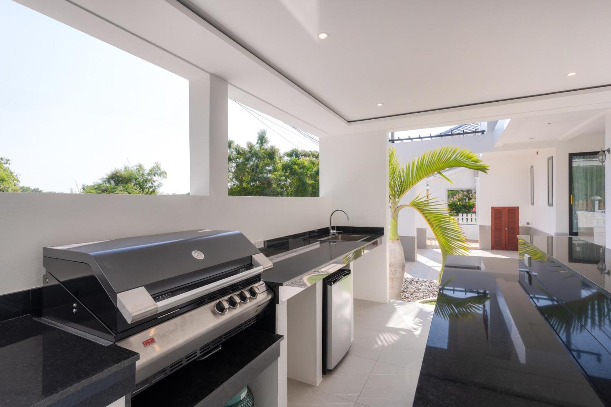 Stunning Villa With Pool And Tropical Garden ホアヒン郡 エクステリア 写真