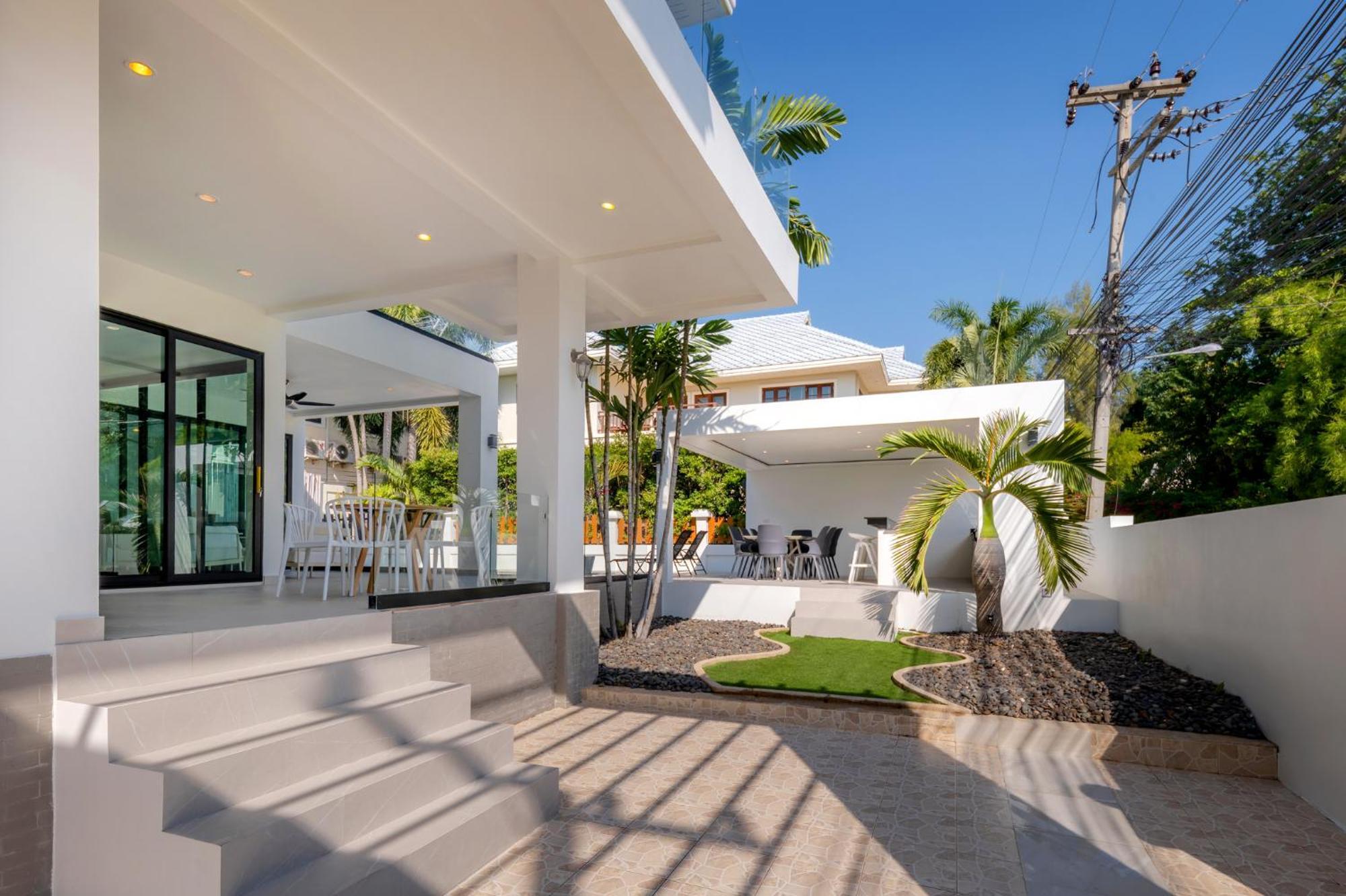 Stunning Villa With Pool And Tropical Garden ホアヒン郡 エクステリア 写真
